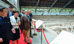 PM Shehbaz visits historical Terracotta Warriors of Xi&rsquo;an on Chinese President Xi Jinping&rsquo;s invitation