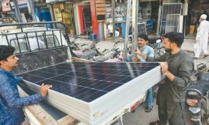 بجٹ 25-2024: سولر پینلز کی اسمبلنگ کی حوصلہ افزائی کیلئے مراعات متوقع