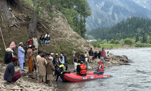 Struggle to find 10 missing persons from Neelum river yields no success