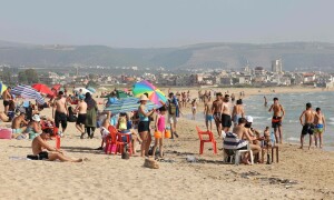 In shadow of Israel&rsquo;s Gaza offensive, Lebanese find respite on southern beach