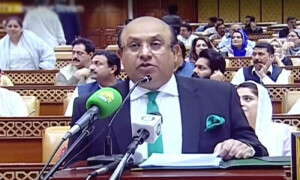 لاہور: اپوزیشن کے احتجاج کے دوران پنجاب کا 5 ہزار 446 ارب کا &rsquo;ٹیکس فری&lsquo; بجٹ 25-2024 پیش