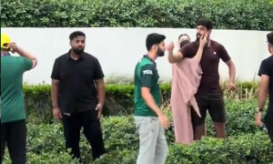 مضبوط رہو میرے بھائی، قومی کرکٹرز کا حارث رؤف کو پیغام