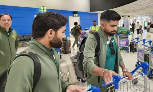 بابر اعظم سمیت 6 کھلاڑی وطن واپسی کے بجائے لندن میں چھٹیاں منائیں گے