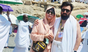 ہمارے حج کی تصاویر پر تنقید کرنے والوں کو خدا ہدایت دے، ندا یاسر