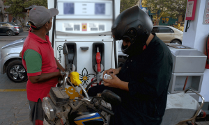حکومت کا نئے مالی سال کے آغاز پر پیٹرول اور ڈیزل کی قیمت میں اضافے کا اعلان