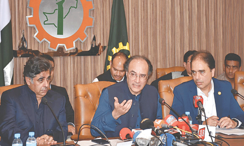 وزیر خزانہ نے کاروباری برادری سے رشوت ختم، ٹیکس ادا کرنے کا مطالبہ کردیا