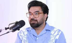 ملک میں فحش تھیٹر کی اجازت دینے کے بیان پر یاسر حسین کو تنقید کا سامنا