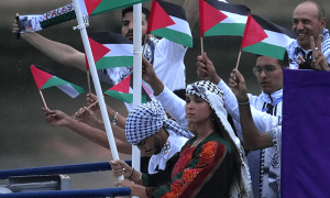 پیرس اولمپکس: اسرائیلی دستے کے آتے ہی فلسطین، فلسطین کے نعرے لگ گئے