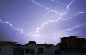 تھرپارکر: بارش کے دوران آسمانی بجلی گرنے سے 6 افراد جاں بحق