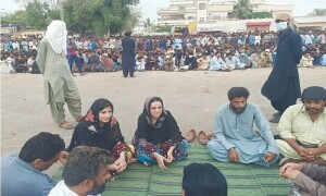 حکومت اور بلوچ یکجہتی کمیٹی کے درمیان عدم اعتماد کے باعث گوادر دھرنا جاری