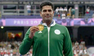 ارشد ندیم وطن واپسی کیلئے پیرس سے روانہ، قومی ہیرو کے فقیدالمثال استقبال کی تیاریاں