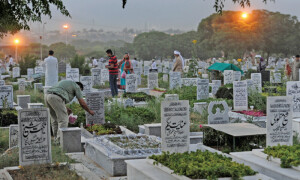 کراچی: قبروں سے خواتین کی لاشیں نکال کر بےحرمتی کرنے والا ملزم گرفتار