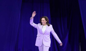 Polls show Kamala leads Trump in three battleground states