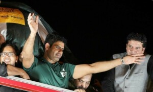 ارشد ندیم کا آبائی گاؤں آمد پر شاندار استقبال، فضا &rsquo;پاکستان زندہ باد&lsquo; کے نعروں سے گونج اٹھی