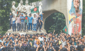Police take control of Dhaka streets