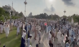 Protesters reach SC despite police cordon