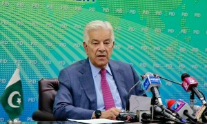 جلسہ منسوخی کی پیشکش پر بانی پی ٹی آئی سے ملاقات کی سہولت کاری کی گئی، وزیر دفاع