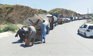 طورخم شاہراہ کی بندش: قومی خزانےکو یومیہ بنیادوں پر 54کروڑ روپےکا نقصان