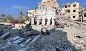 Israeli attacks in Gaza kill 33 Palestinians but pauses allow third day of polio vaccinations