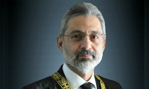 جنگلات کاٹنے میں ملوث افسران، ملازمین کو نوکریوں سے نکال دینا چاہیے، چیف جسٹس