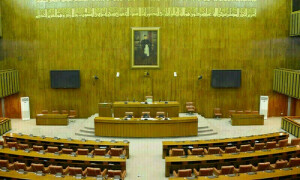 سینیٹ اجلاس: اپوزیشن کا احتجاج، اسلام آباد میں پُرامن اجتماع و امن عامہ بل کثرت رائے سے منظور