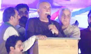 پی ٹی آئی میں تنظیم کی کمی ہے، ایسا مجمع انقلاب نہیں لاسکتا، محمود خان اچکزئی
