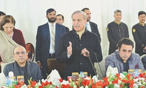 حکومت نے کل قومی اسمبلی، سینیٹ میں آئینی ترمیم پیش کرنے کا فیصلہ کرلیا