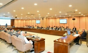 آئینی ترمیمی بل آج بھی قومی اسمبلی میں پیش کیے جانے کا امکان نہیں، کابینہ اجلاس بھی مؤخر