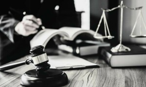 متنازع آئینی ترامیم: &rsquo;حکومت اور اسٹیبلشمنٹ نے عدلیہ کو قابو کرنے کا منصوبہ ابھی ترک نہیں کیا&lsquo;