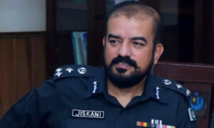 سندھ: ڈاکٹر کے ماورائے عدالت قتل کے الزام میں معطل ڈی آئی جی کی کروڑوں کی کرپشن کا انکشاف