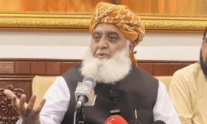یہ آئینی ترمیم کے ذریعے دوسرے معنوں میں مارشل لا لگا رہے تھے، فضل الرحمٰن
