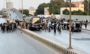 Police clash with demonstrators in Karachi amid nationwide protests over Nasrallah&rsquo;s killing
