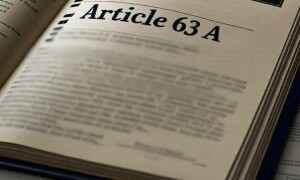 آرٹیکل 63 اے پر نظرثانی کی اپیل: &rsquo;ججز کے درمیان خلیج نے عدلیہ کا مذاق بنایا ہے&lsquo;