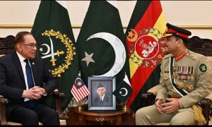 In meeting with Malaysia&rsquo;s premier, COAS Munir vows to boost military ties