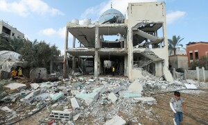 26 killed in Israeli strike on Gaza mosque, school