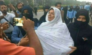ڈی چوک پر احتجاج کا کیس: علیمہ خان، عظمیٰ خان کا مزید 2 روزہ جسمانی ریمانڈ منظور