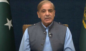 بجلی شعبے میں چوری، نقصانات کم کرنے کیلئے اقدامات تیز اور مؤثر بنائے جائیں، وزیراعظم