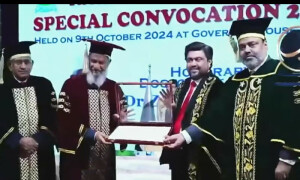 کراچی یونیورسٹی نے ڈاکٹر ذاکر نائیک کو پی ایچ ڈی کی اعزازی ڈگری تفویض کردی