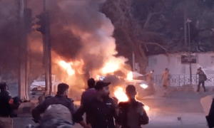 کراچی: سندھ رواداری مارچ اور ٹی ایل پی کی پولیس سے جھڑپیں، ایک شخص جاں بحق