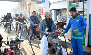 ڈیزل 5 روپے مہنگا، پیٹرول کی قیمت برقرار رکھنے کا فیصلہ