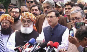 آئینی ترمیم کے متن پر جھگڑا نہیں رہا، ووٹنگ میں حصہ نہ لینا پی ٹی آئی کا حق ہے، فضل الرحمٰن