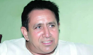 فیکٹ چیک: شفقت چیمہ کو فالج ہونے اور ان کے کوما میں چلے جانے کی خبر جھوٹی ہے