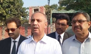 عمران خان کو جیل میں غیر معیاری کھانا دیا گیا جس سے ان کو الٹیاں ہوئیں، عمر ایوب