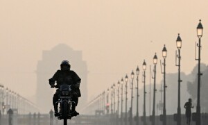 New Delhi chokes in smog after firework ban flouted