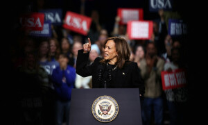 Here&rsquo;s how Harris, Walz spent final day of their election campaign