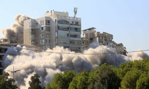 Israel hits suburb near Beirut&rsquo;s busiest traffic junction