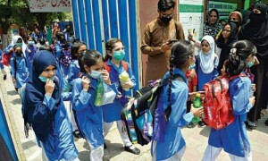 فضائی آلودگی میں کمی: لاہور اور ملتان میں بھی کل سے اسکول کھولنے کا اعلان