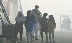 حکومت پورے سال مارکیٹیں رات 8 بجے بند کرانے پر غور کرے، لاہور ہائیکورٹ