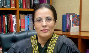 سویلین کے ملٹری ٹرائل پر انٹرا کورٹ اپیلیں: جسٹس عائشہ ملک کو آئینی بینچ سے الگ کردیا گیا