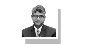 How can universities contribute to economic growth in Pakistan?